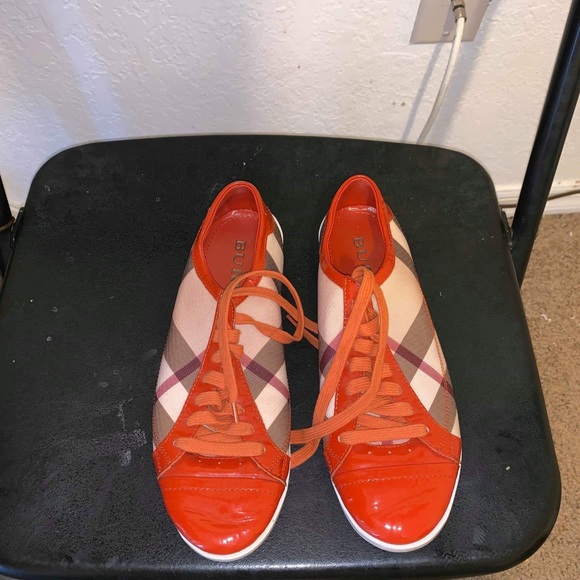 Burberry shoes - Picture 1 of 1